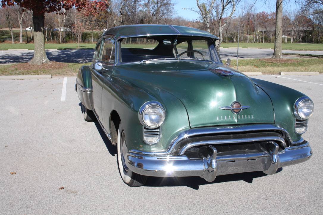 Oldsmobile-88-2-door-club-sedan-1949-3