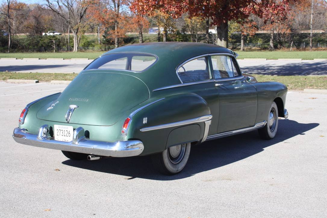 Oldsmobile-88-2-door-club-sedan-1949-4