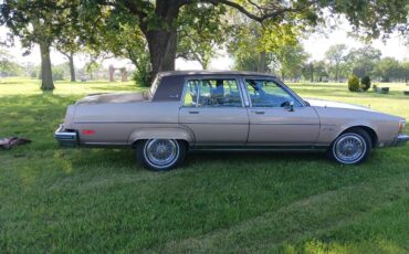 Oldsmobile-98-regency-1983-1