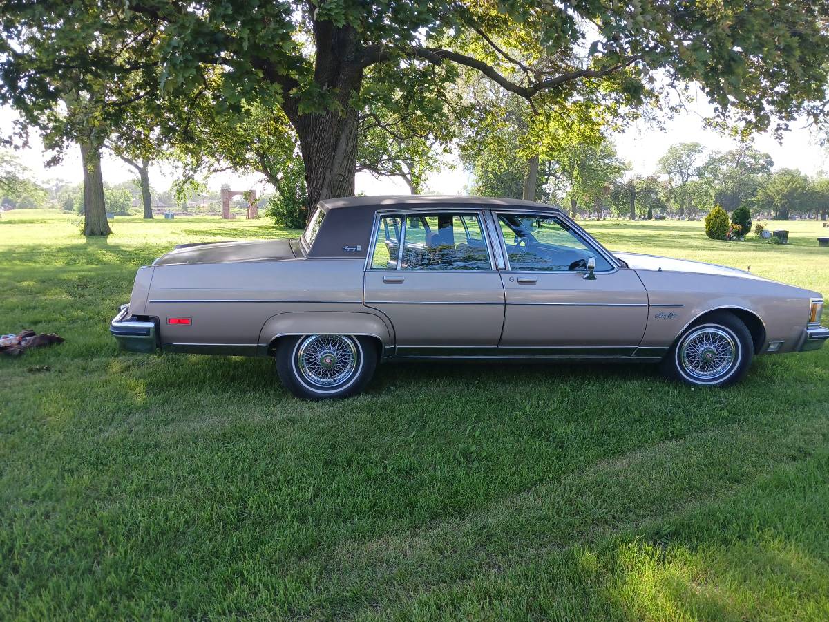 Oldsmobile-98-regency-1983-1