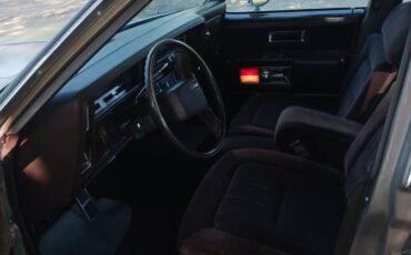 Oldsmobile-98-regency-1983-13