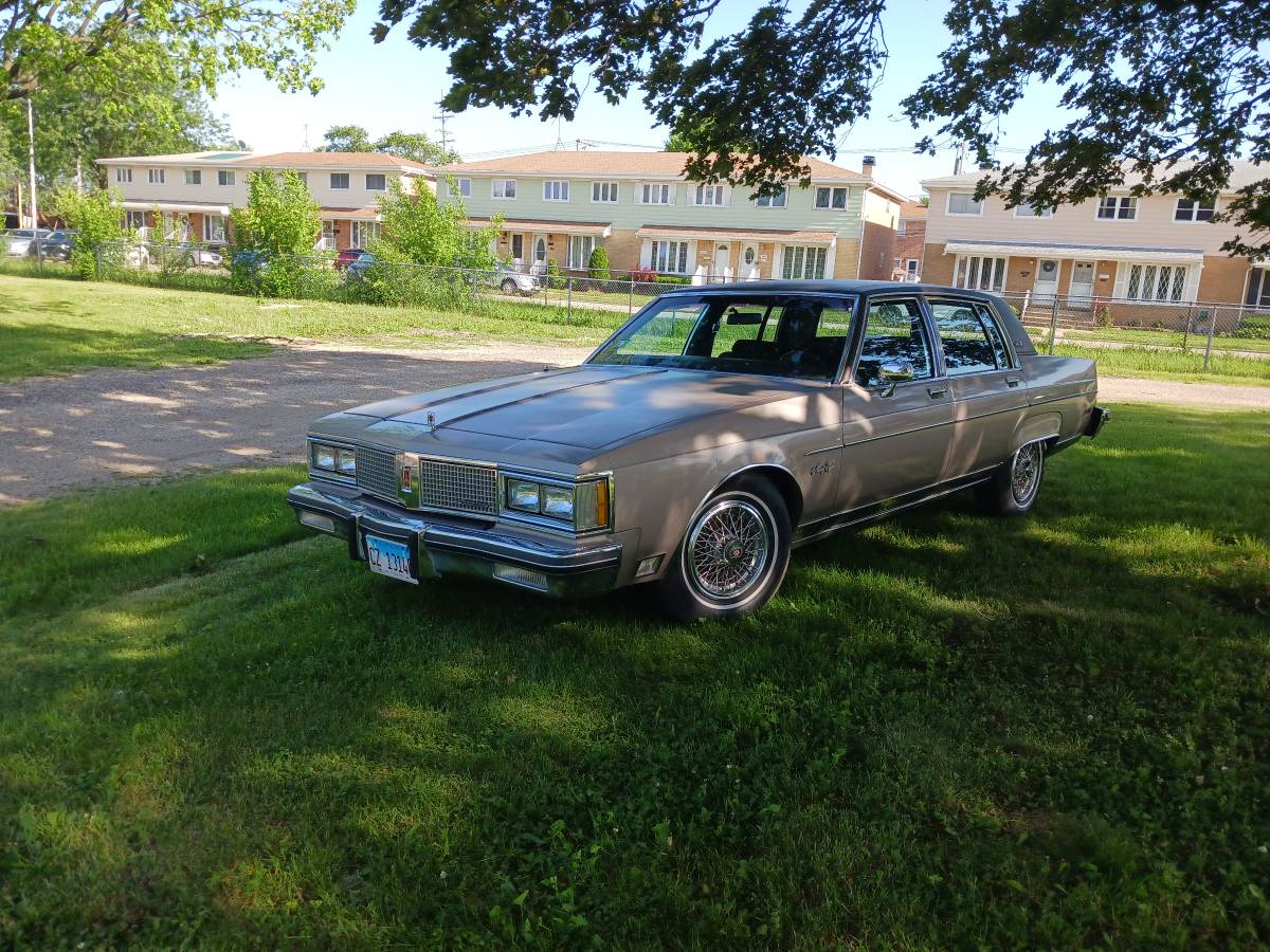 Oldsmobile-98-regency-1983-2