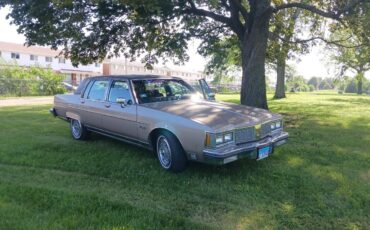 Oldsmobile-98-regency-1983-3