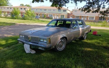 Oldsmobile-98-regency-1983