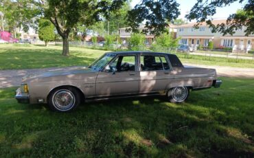 Oldsmobile-98-regency-1983-4