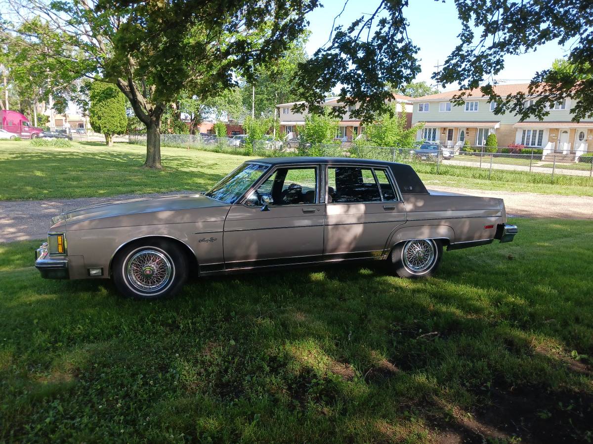 Oldsmobile-98-regency-1983-4