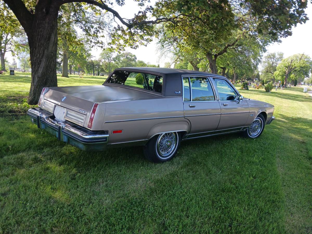 Oldsmobile-98-regency-1983-5