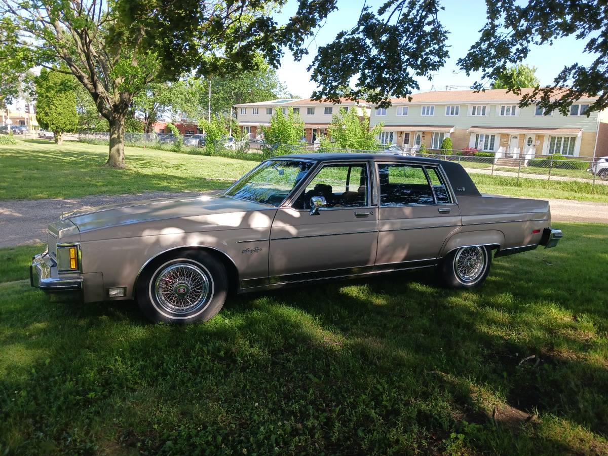 Oldsmobile-98-regency-1983-6