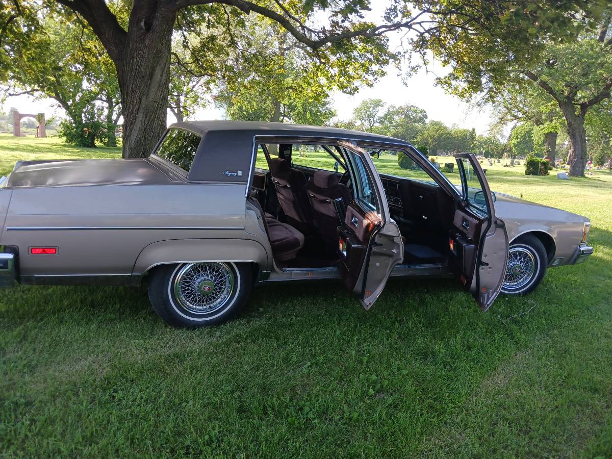 Oldsmobile-98-regency-1983-7