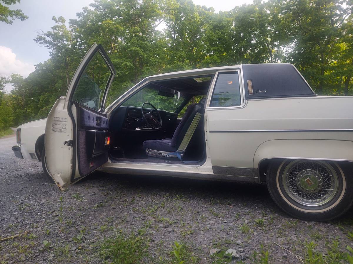 Oldsmobile-98-regency-coupe-1981-15