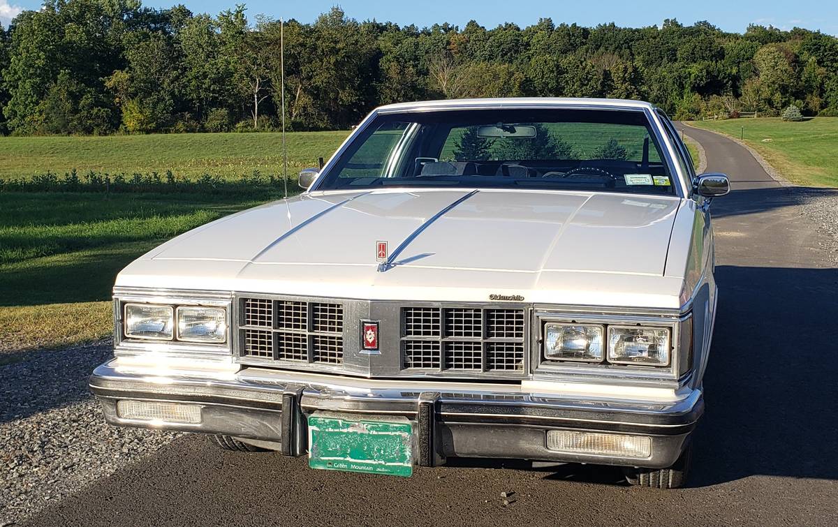 Oldsmobile-98-regency-coupe-1981-18