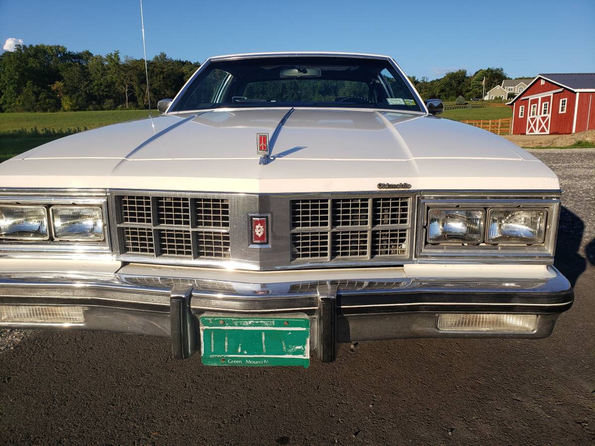 Oldsmobile-98-regency-coupe-1981-20