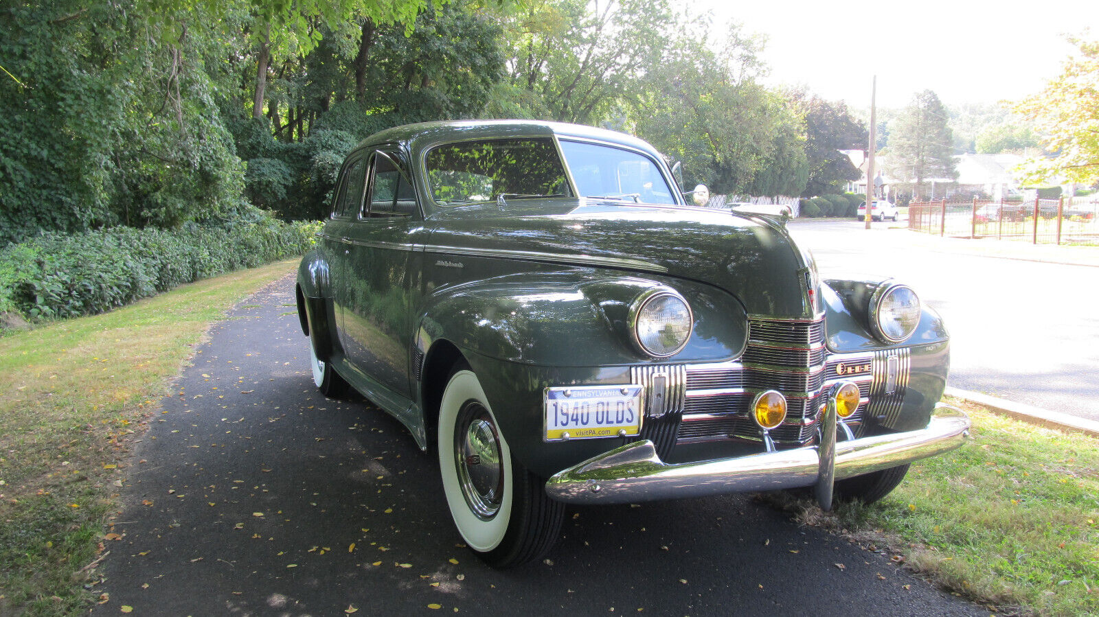 Oldsmobile-Custom-Cruiser-Berline-1940-1