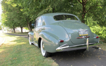 Oldsmobile-Custom-Cruiser-Berline-1940-3