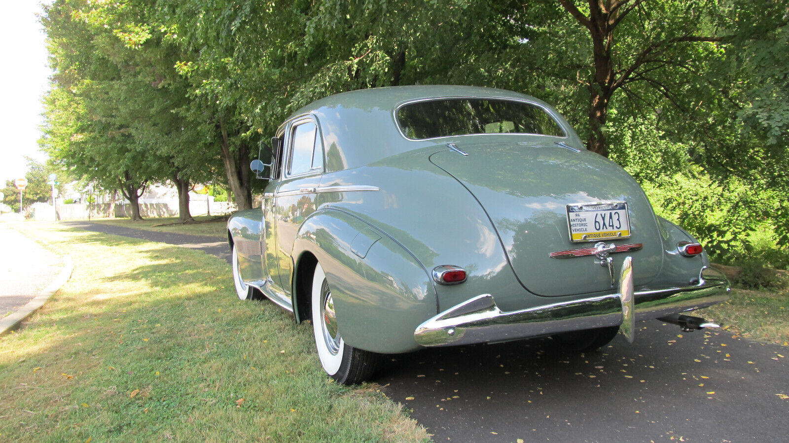 Oldsmobile-Custom-Cruiser-Berline-1940-3