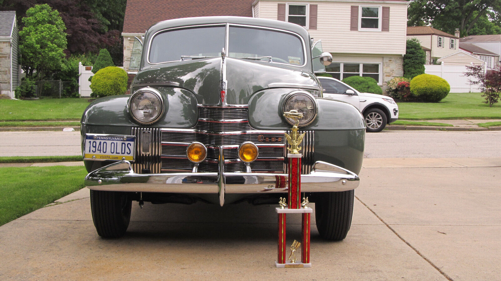 Oldsmobile-Custom-Cruiser-Berline-1940-32