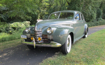 Oldsmobile-Custom-Cruiser-Berline-1940