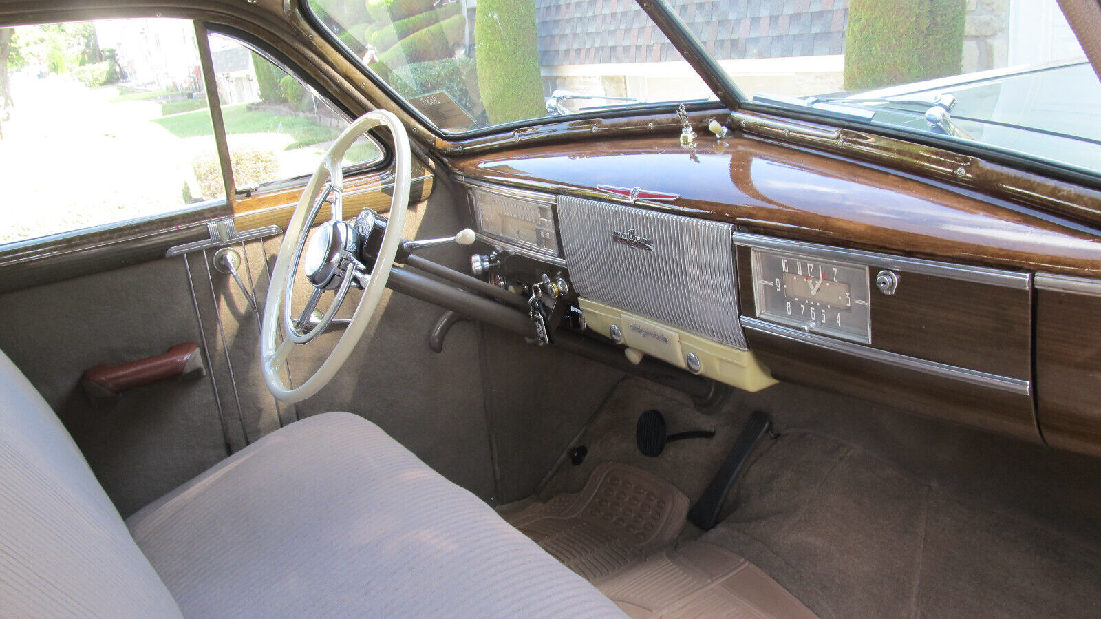 Oldsmobile-Custom-Cruiser-Berline-1940-9