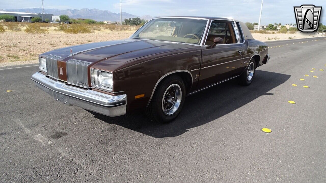 Oldsmobile-Cutlass-1979-2