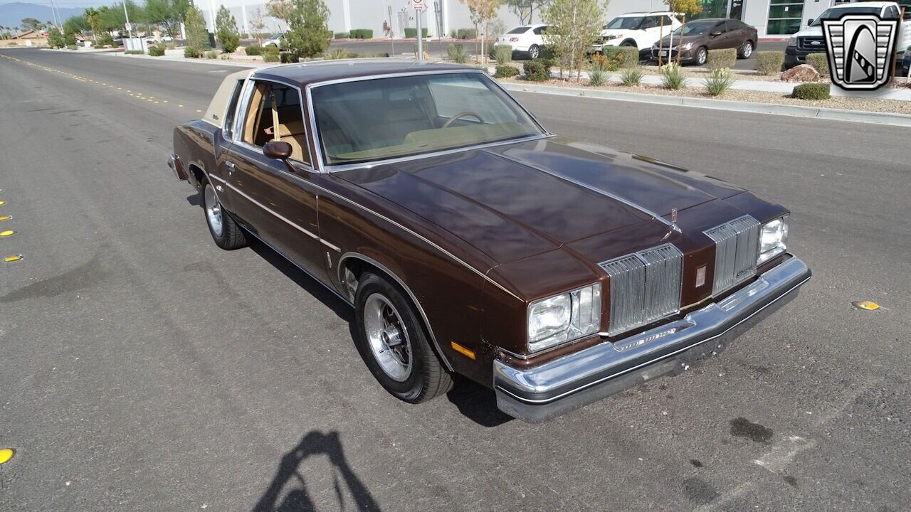 Oldsmobile-Cutlass-1979-5