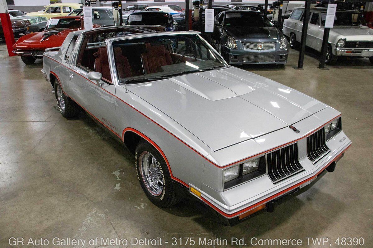 Oldsmobile-Cutlass-1983-8