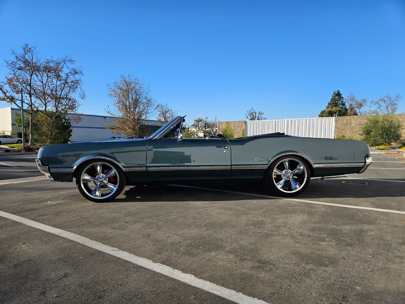 Oldsmobile-Cutlass-Cabriolet-1966-3