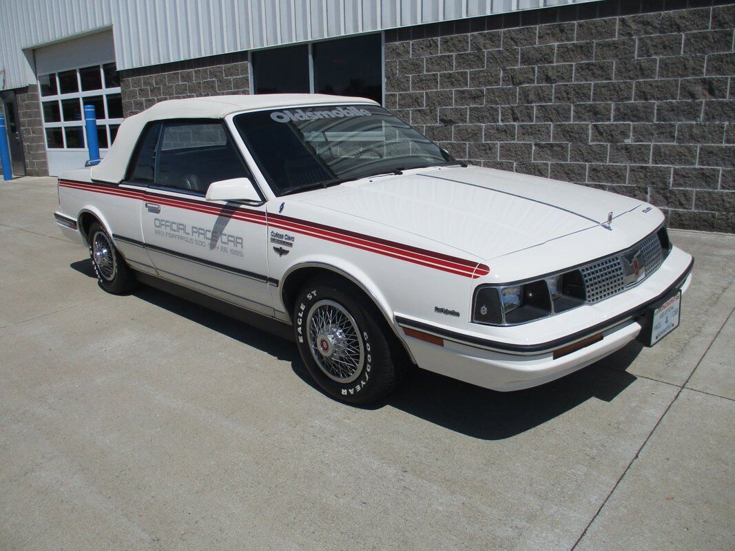 Oldsmobile-Cutlass-Ciera-Indy-500-Festival-Parade-Car-1985-2