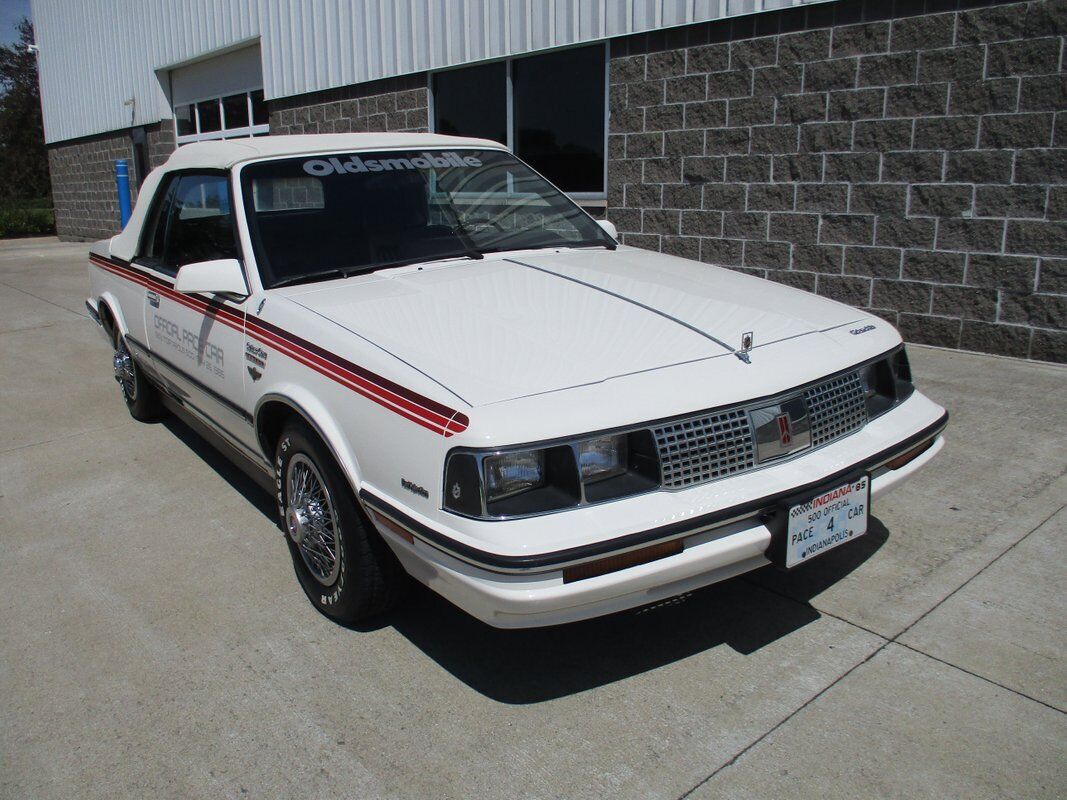 Oldsmobile-Cutlass-Ciera-Indy-500-Festival-Parade-Car-1985-3