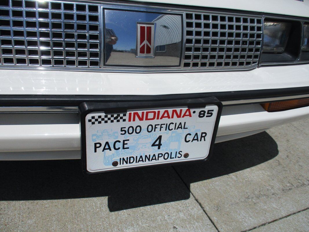 Oldsmobile-Cutlass-Ciera-Indy-500-Festival-Parade-Car-1985-6