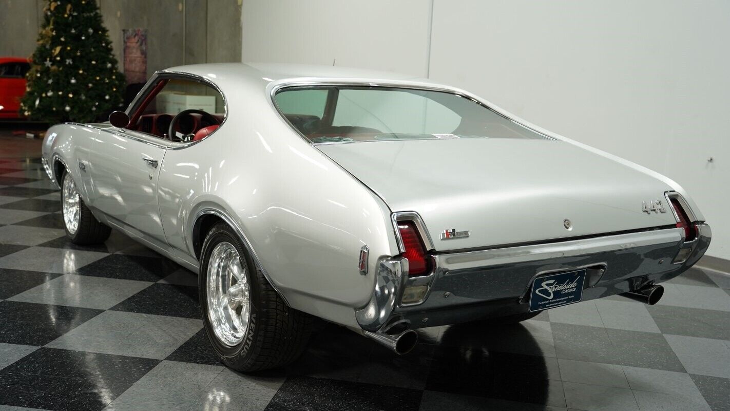 Oldsmobile-Cutlass-Coupe-1969-7