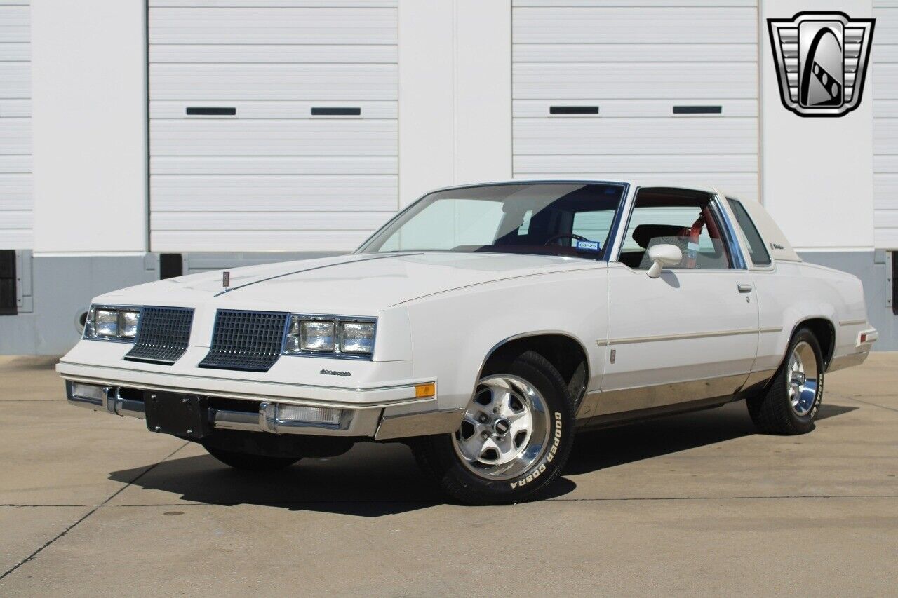 Oldsmobile-Cutlass-Coupe-1983-2