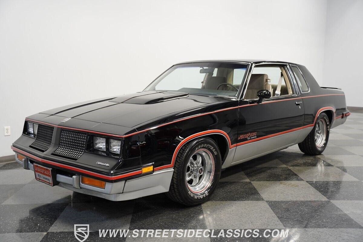 Oldsmobile-Cutlass-Coupe-1983-5