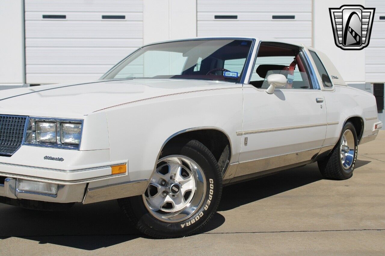 Oldsmobile-Cutlass-Coupe-1983-9