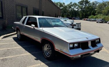 Oldsmobile-Cutlass-calais-1984-2