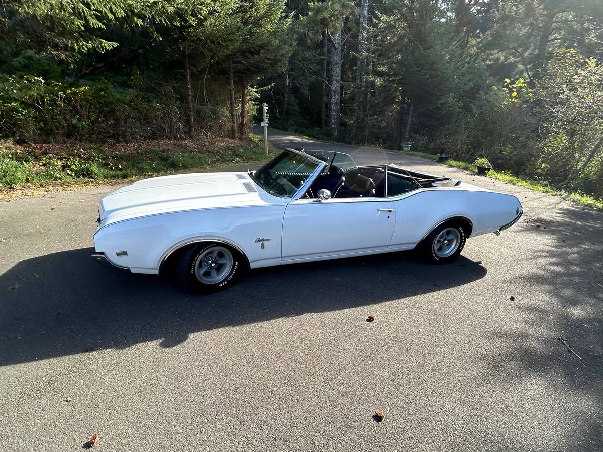 Oldsmobile-Cutlass-convertible-1969-1