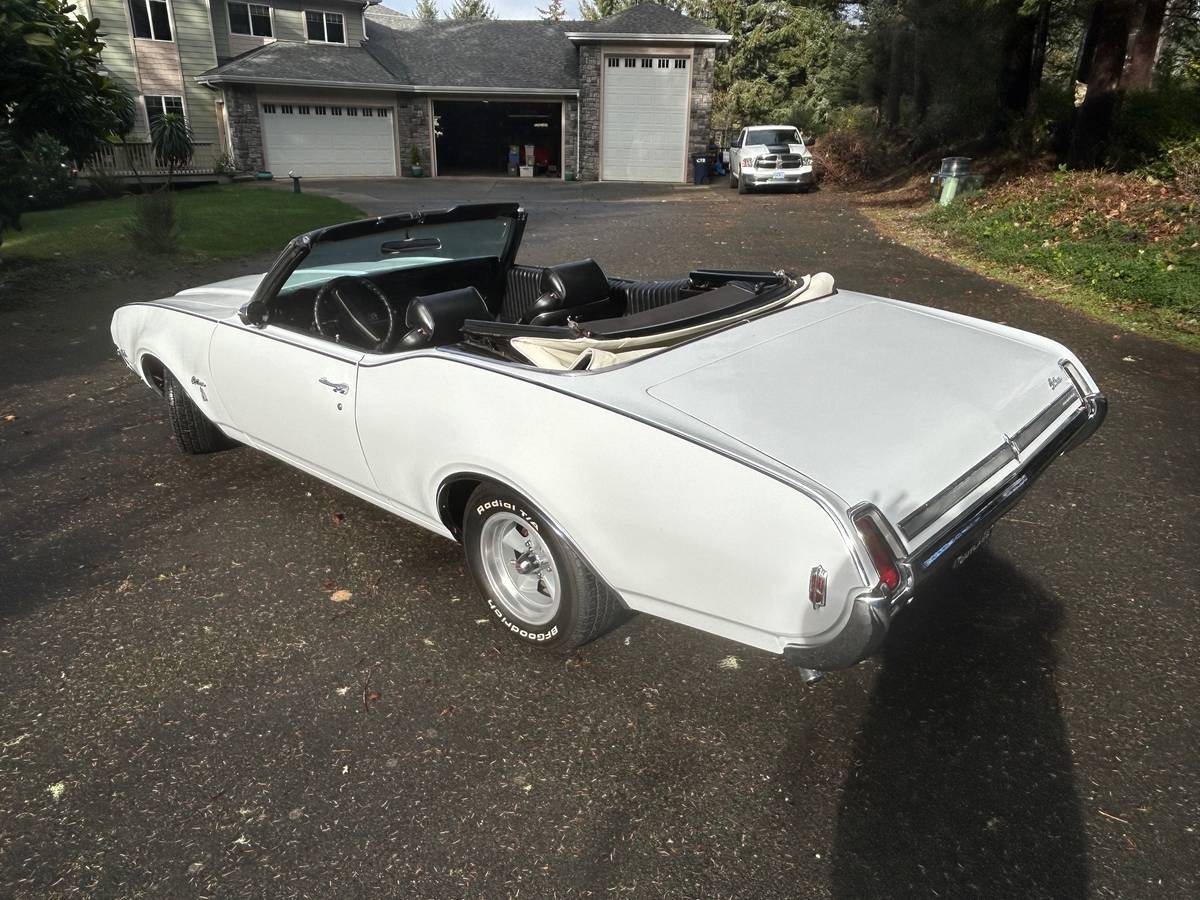 Oldsmobile-Cutlass-convertible-1969-9