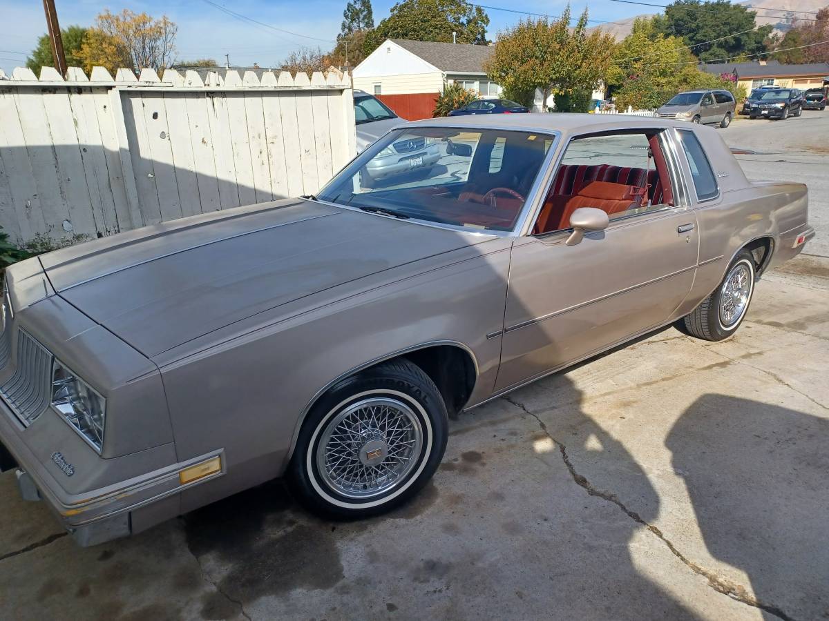 Oldsmobile-Cutless-1984