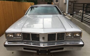 Oldsmobile-Delta-88-1976-6