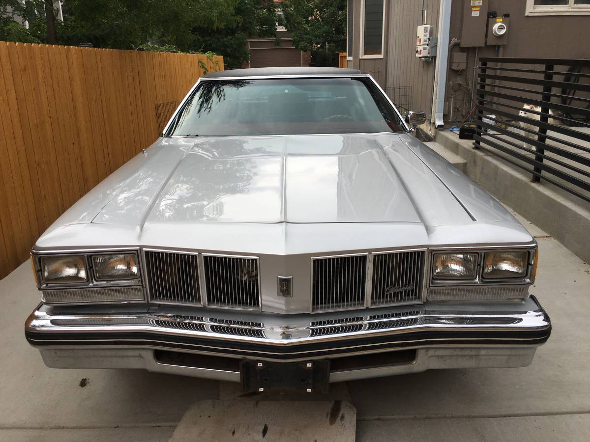 Oldsmobile-Delta-88-1976-6