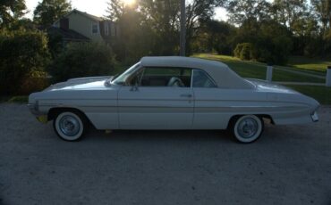 Oldsmobile-Eighty-Eight-Coupe-1961-2