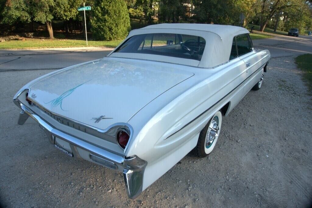 Oldsmobile-Eighty-Eight-Coupe-1961-5