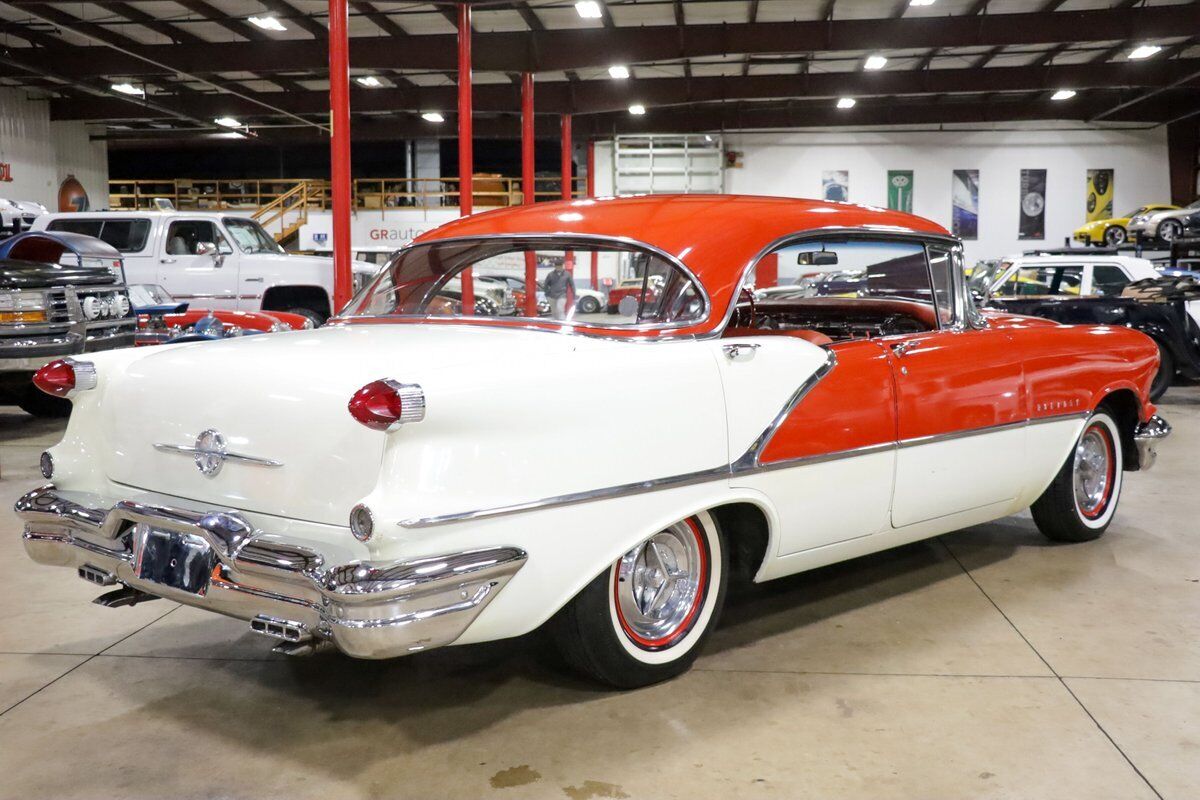 Oldsmobile-Holiday-Coupe-1956-7