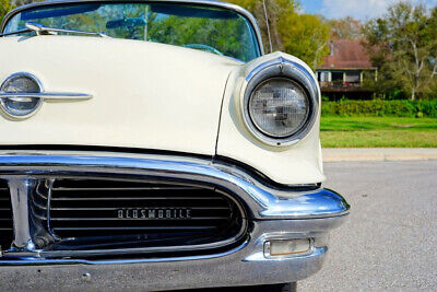 Oldsmobile-Ninety-Eight-1956-10