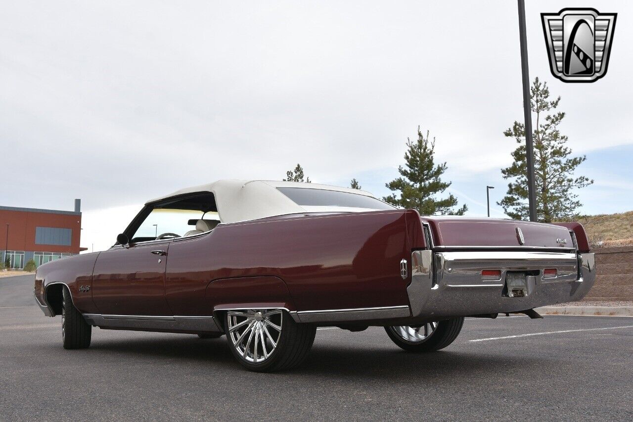 Oldsmobile-Ninety-Eight-1969-4