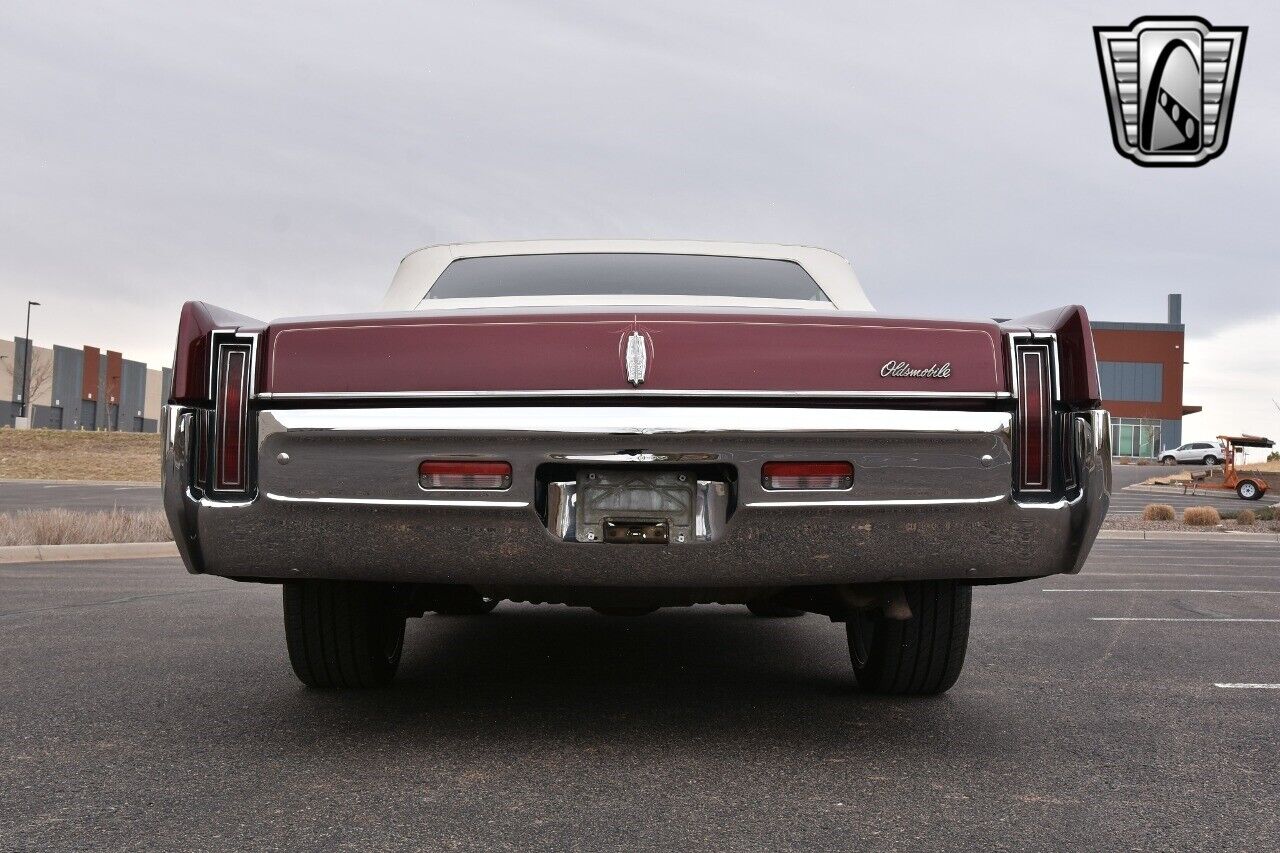 Oldsmobile-Ninety-Eight-1969-5