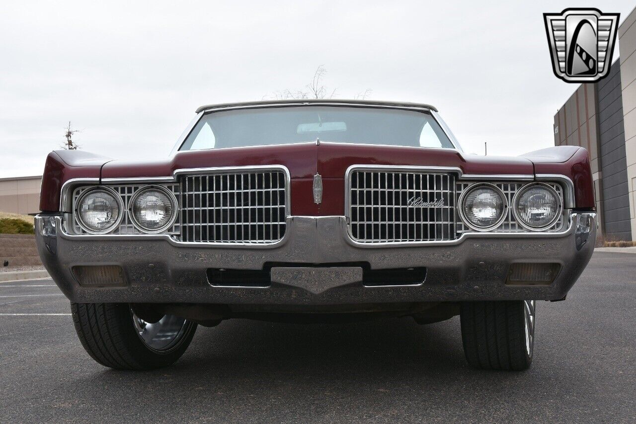 Oldsmobile-Ninety-Eight-1969-9