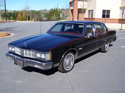 Oldsmobile Ninety-Eight Berline 1981