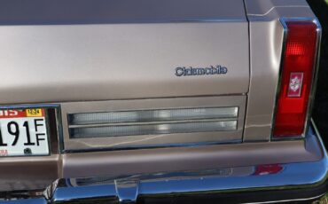 Oldsmobile-Ninety-Eight-Berline-1983-14