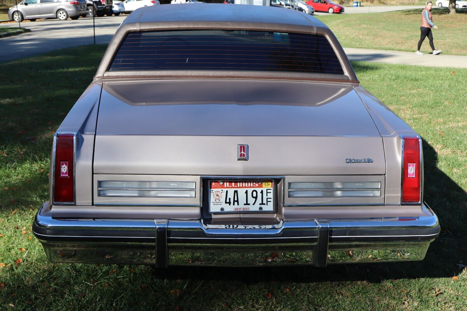 Oldsmobile-Ninety-Eight-Berline-1983-4