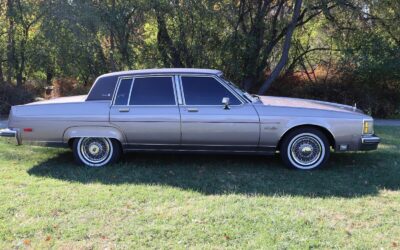 Oldsmobile Ninety-Eight Berline 1983 à vendre